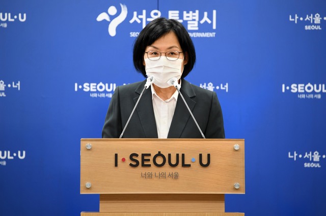 [서울=뉴시스]이정화 서울시 도시계획국장이 21일 오후 서울 중구 서울시청에서 토지거래허가구역 지정 관련 브리핑을 하고 있다. (사진=서울시 제공) 2021.04.21. photo@newsis.com *재판매 및 DB 금지