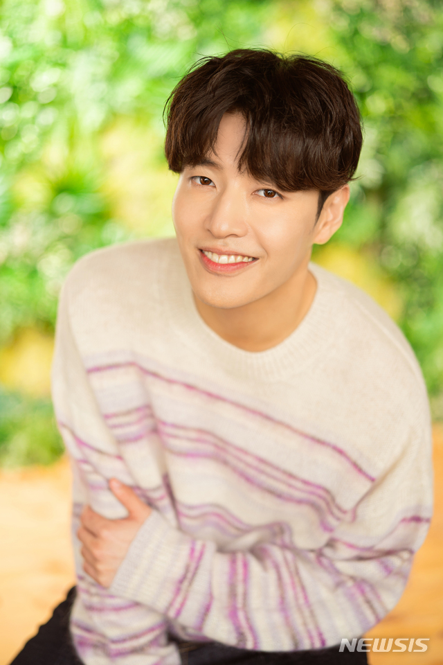 [서울=뉴시스] 영화 '비와 당신의 이야기' 배우 강하늘. (사진=키다리이엔티 제공) 2021.04.22 photo@newsis.com