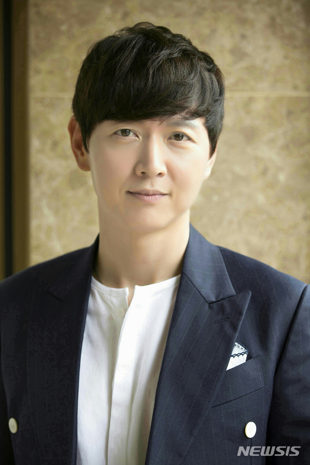 [서울=뉴시스]뮤지컬 배우 이건명. (사진=윌엔터테인먼트 제공) 2021.04.23. photo@newsis.com