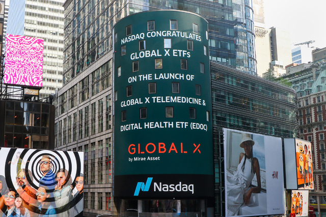미국 뉴욕 타임스퀘어 나스닥 마켓사이트에 'Global X Telemedicine & Digital Health ETF' 상장 축하메세지가 표시돼 있다. (사진=미래에셋자산운용 제공) *재판매 및 DB 금지