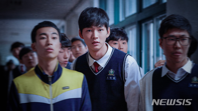 [서울=뉴시스] '괴물들' 스틸. (사진=넷플릭스 제공) 2021.04.23 photo@newsis.com