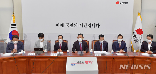 [서울=뉴시스]김진아 기자 = 주호영 국민의힘 당대표 권한대행이 23일 오전 서울 여의도 국회에서 열린 비상대책위원회의에서 발언을 하고 있다. (공동취재사진) 2021.04.23. photo@newsis.com