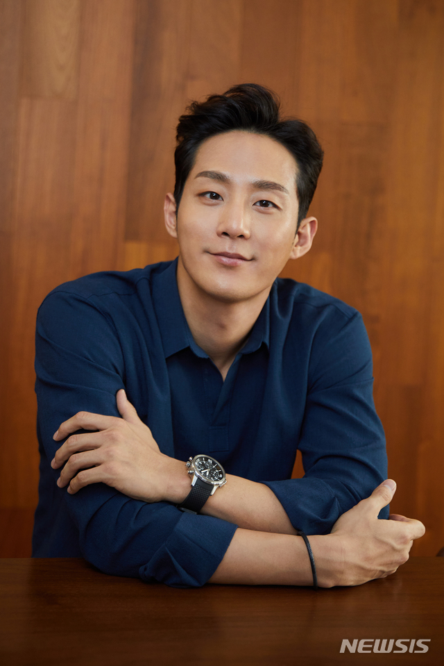 [서울=뉴시스]배우 이충주. (사진=씨제스 엔터테인먼트 제공) 2021.04.25. photo@newsis.com