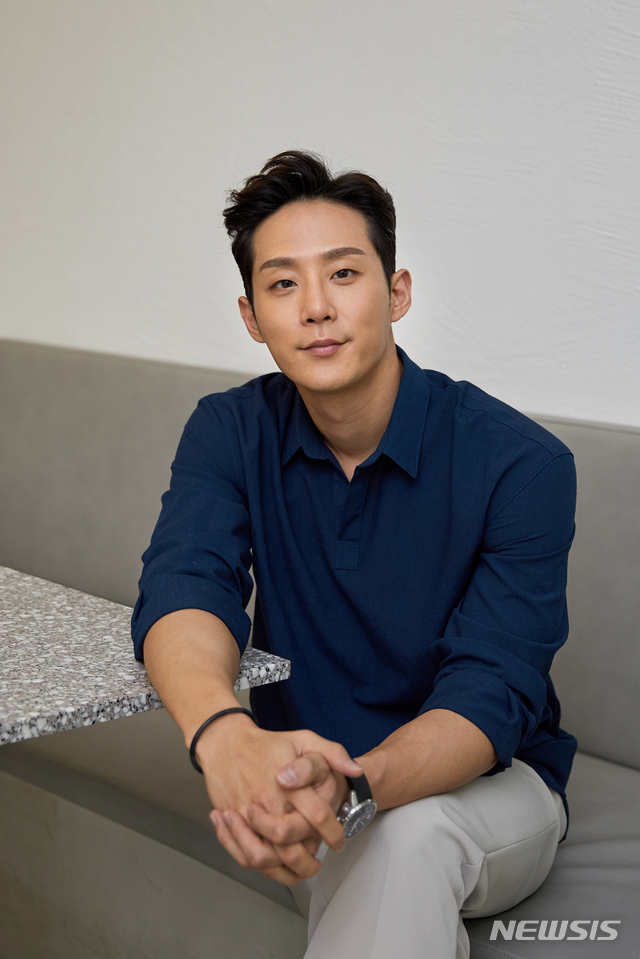 [서울=뉴시스]배우 이충주. (사진=씨제스 엔터테인먼트 제공) 2021.04.25. photo@newsis.com