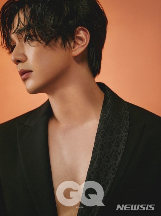 [서울=뉴시스] 유승호 화보. 사진 = 지큐. 2021.4.26. photo@newsis.com