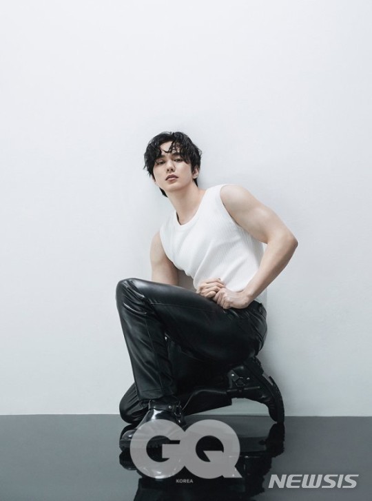 [서울=뉴시스] 유승호 화보. 사진 = 지큐. 2021.4.26. photo@newsis.com