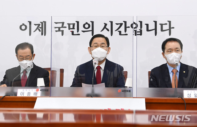 [서울=뉴시스]최동준 기자 = 국민의힘 주호영 당대표 권한대행이 26일 서울 여의도 국회에서 열린 비상대책위원회의에서 발언하고 있다. (공동취재사진) 2021.04.26. photo@newsis.com