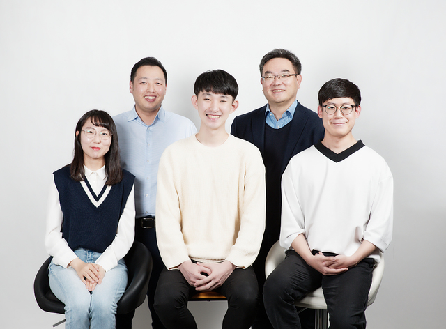 [울산=뉴시스] 구미현 기자 = 좌측 상단부터 손재성 교수, 채한기 교수, 추승준 연구원, 이정수 연구원, 주혜진 연구원. *재판매 및 DB 금지