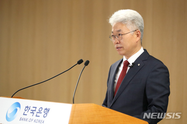  [서울=뉴시스] 박양수 한국은행 경제통계국장이 27일 오전 서울 중구 한국은행에서 2021년 1/4분기 실질 국내총생산(속보)의 주요 특징을 설명하고 있다. (사진=한국은행 제공) 2021.04.27. photo@newsis.com *재판매 및 DB 금지