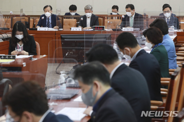 [서울=뉴시스]김진아 기자 = 국회 기획재정위원회 예비타당성조사 제도 관련 공청회 진행 모습. (공동취재사진) 2021.04.27. photo@newsis.com