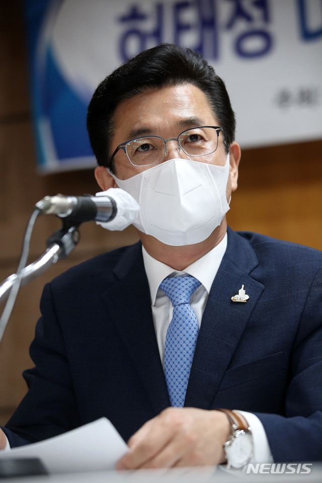 [대전=뉴시스]박주성 기자 = 허태정 대전시장이 27일 오전 대전 유성구 유성호텔에서 뉴시스가 주최한 '허태정 대전시장·양승조 충남지사 특별대담'에서 발언을 하고 있다. 2021.04.28. park7691@newsis.com