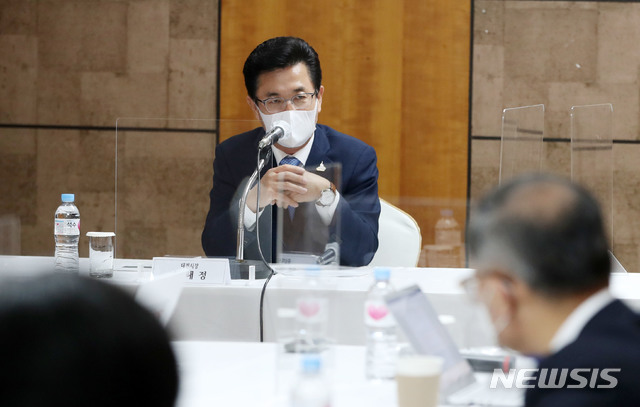 [대전=뉴시스]박주성 기자 = 허태정 대전시장이 27일 오전 대전 유성구 유성호텔에서 뉴시스가 주최한 '허태정 대전시장·양승조 충남지사 특별대담'에서 발언을 하고 있다. 2021.04.28. park7691@newsis.com