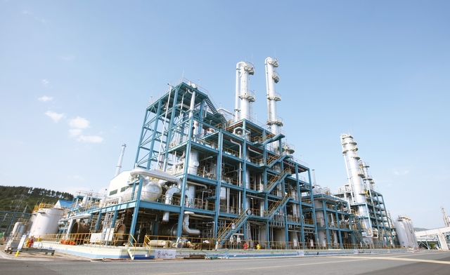 "中 에폭시 반덤핑"…화학업계, 위기 속 기회 잡을까