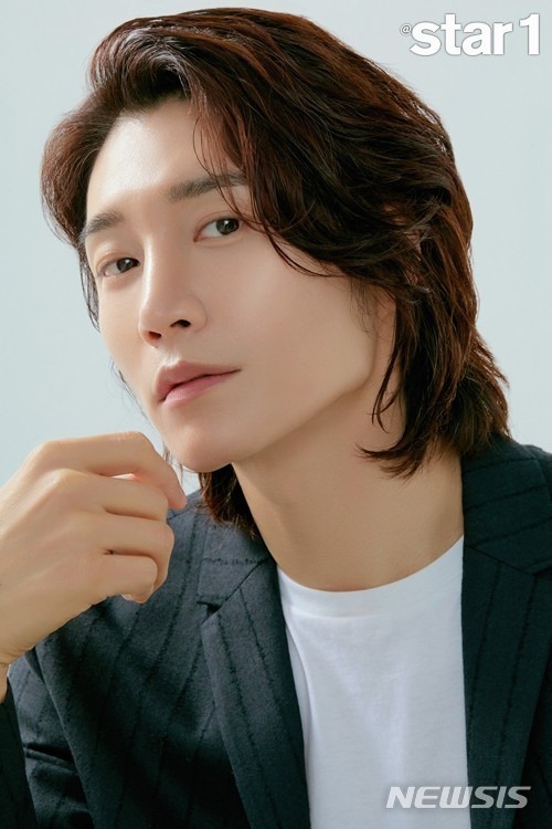 [서울=뉴시스] 김다현 화보. 사진 = 앳스타일. 2021.4.28. photo@newsis.com