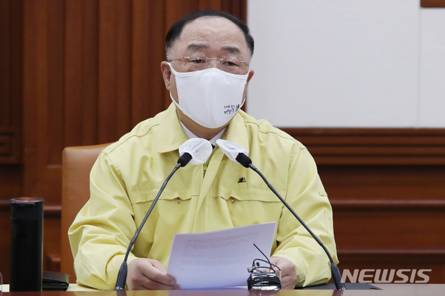 [서울=뉴시스]김명원 기자 = 홍남기 경제부총리 겸 기획재정부 장관. (공동취재사진) 2021.04.28. photo@newsis.com