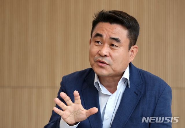 [서울=뉴시스]고승민 기자 = 최창환 블록미디어 대표가 28일 서울 블록미디어에서 뉴시스와 인터뷰를 하고 있다. 2021.04.29. kkssmm99@newsis.com