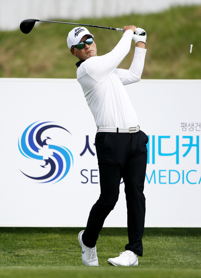 [서울=뉴시스]28일 전북 군산CC에서 열린 KPGA 군산CC 오픈 연습라운드 6번홀에서 박찬호가 드라이버 티샷을 하고 있다. (사진=KPGA 제공) 2021.04.28. photo@newsis.com *재판매 및 DB 금지