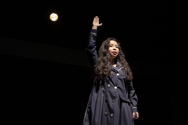 [서울=뉴시스] 연극 '액트리스 원_국민로봇배우 1호'. 2021.04.29. (사진 = 국립극단 제공) photo@newsis.com