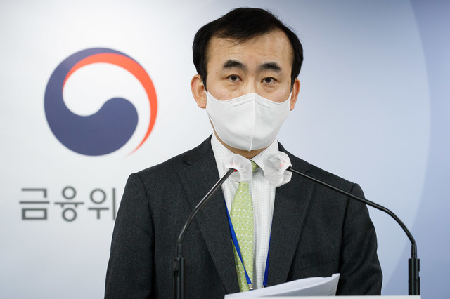 [서울=뉴시스]이세훈 금융위 금융정책국장이 29일 서울 종로구 정부서울청사에서 가계부채 관리방안을 발표하고 있다. (사진=금융위원회 제공) 2021.04.29. photo@newsis.com *재판매 및 DB 금지