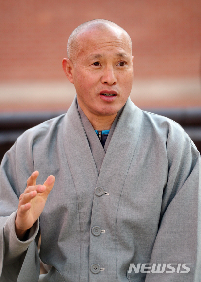 [서울=뉴시스] '탁발 마라토너' 진오 스님 (사진 출처: 진오 스님) 2021.04.29. photo@newsis.com