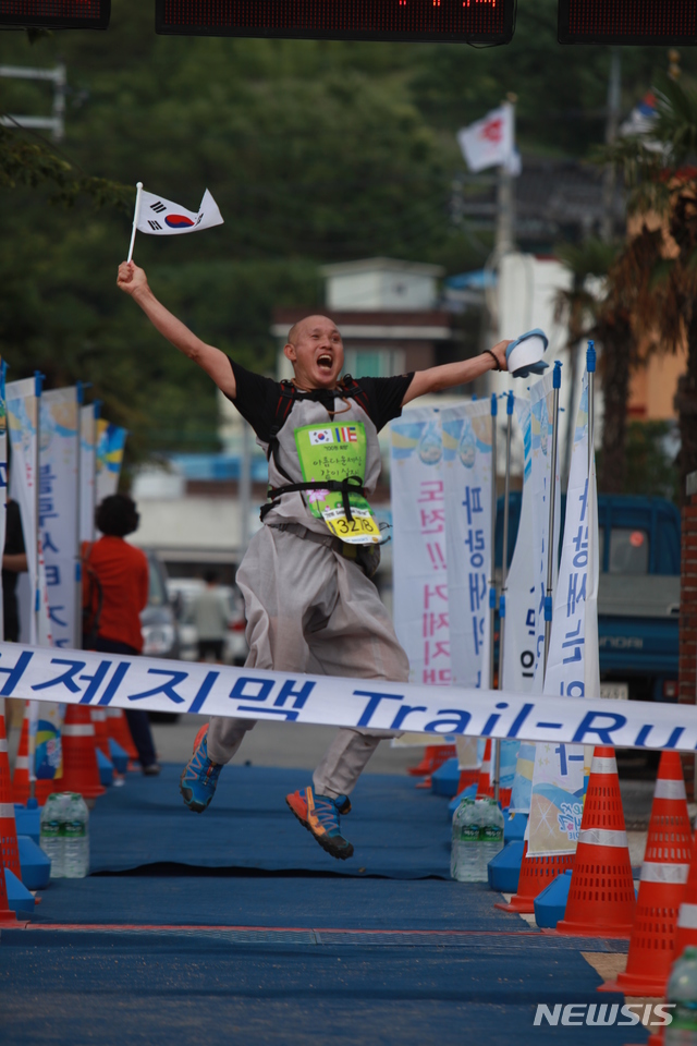 [서울=뉴시스] '탁발 마라토너' 진오 스님 (사진 출처: 진오 스님) 2021.04.29. photo@newsis.com