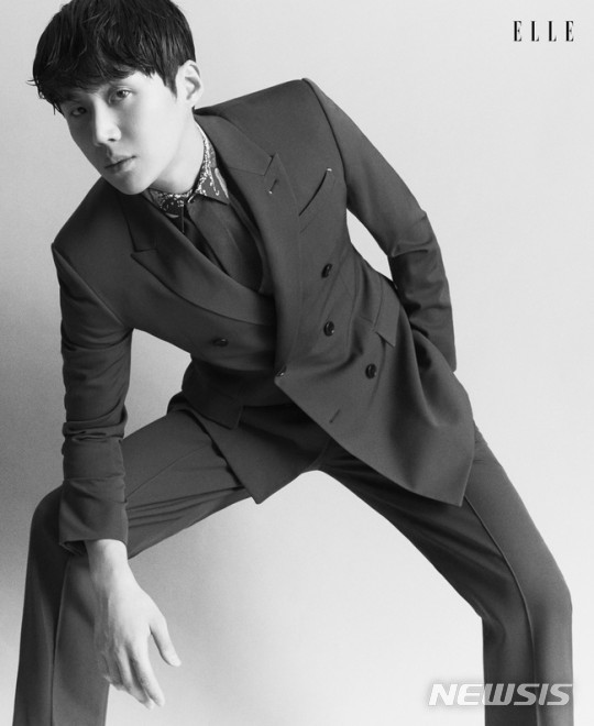 [서울=뉴시스] 김선호 화보. 사진 = 엘르 싱가포르. 2021.4.30. photo@newsis.com