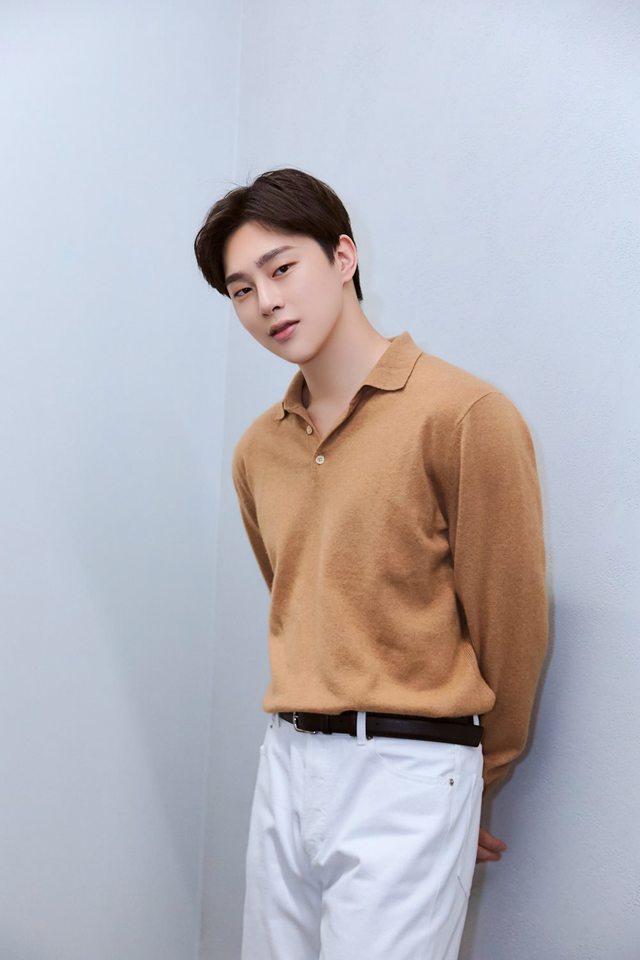 [서울=뉴시스]가수 겸 배우 권현빈. 그는 자신의 별명 중에 팬들이 지어준 '밋토'를 가장 좋아한다고 했다. '밋밋한 토끼'라는 의미라고 한다.(사진=YG엔터테인먼트 제공)2021.04.30 photo@newsis.com *재판매 및 DB 금지