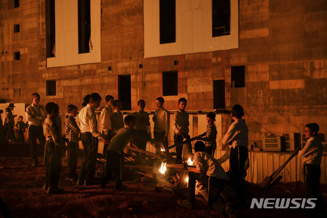 이스라엘, 규제 해제뒤 대규모 종교집회.. 관중석 붕괴사고