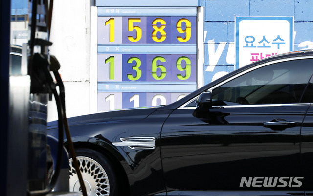 [서울=뉴시스]홍효식 기자 = 서울 강서구 한 주유소. 2021.05.02. yesphoto@newsis.com