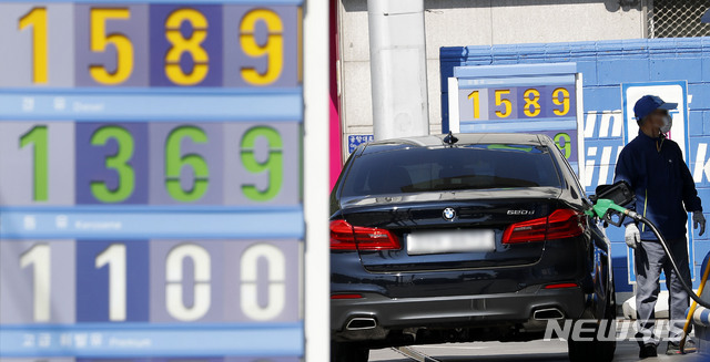 [서울=뉴시스]홍효식 기자 = 서울 강서구 한 주유소. 2021.05.02. yesphoto@newsis.com