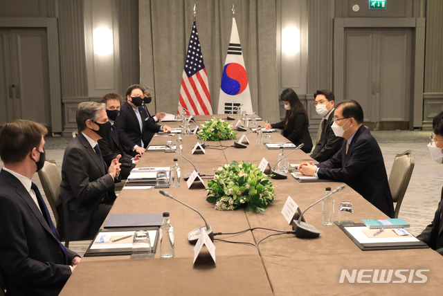 [서울=뉴시스]정의용 외교부 장관은 런던 G7 외교·개발장관회의 참석 계기 5월3일 오전(현지시간) 안토니 블링컨(Antony J. Blinken) 미국 국무부장관과 회담을 갖고 한미 정상회담 준비, 한반도 문제, 지역 및 글로벌 현안 등 상호 관심사에 대해 논의했다. (사진/외교부 제공) photo@newsis.com