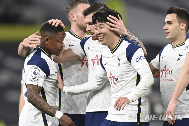 [런던=AP/뉴시스] 손흥민이 자신의 한 시즌 공식전 개인 최다골 타이기록을 세웠다. 2021.05.02.