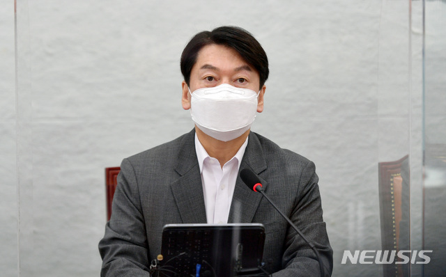 [서울=뉴시스]최동준 기자 = 국민의당 안철수 대표가 3일 서울 여의도 국회에서 열린 최고위원회의에서 발언하고 있다. (공동취재사진) 2021.05.03. photo@newsis.com