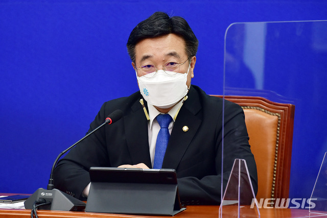 [서울=뉴시스]최동준 기자 = 더불어민주당 윤호중 원내대표가 3일 서울 여의도 국회에서 열린 최고위원회의에서 발언하고 있다. (공동취재사진) 2021.05.03. photo@newsis.com