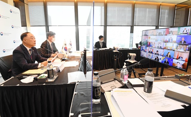 [서울=뉴시스]홍남기 부총리 겸 기획재정부 장관이 3일 서울 종로구 광화문 포시즌스호텔에서 화상으로 열린 '제24회 아세안+3 재무장관회의'에 의장으로 참석, 개회사를 하고 있다. (사진=기획재정부 제공) 2021.05.03. photo@newsis.com *재판매 및 DB 금지