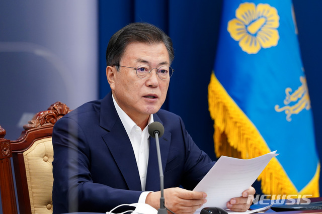[서울=뉴시스]박영태 기자 = 문재인 대통령이 3일 오후 청와대 여민관에서 열린 '제2차 코로나19 대응 특별방역점검회의'를 주재하고 있다. 2021.05.03. since1999@newsis.com