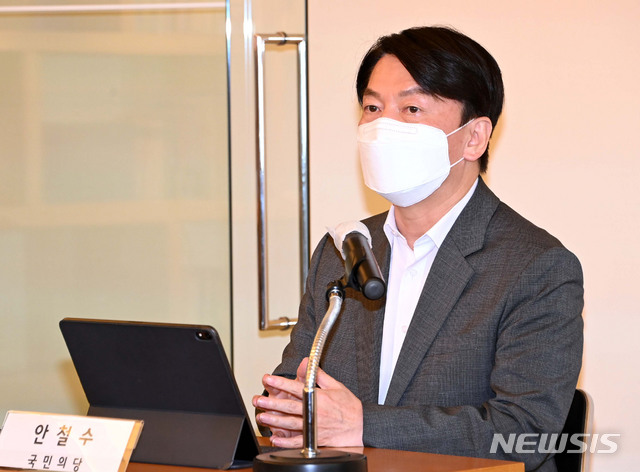 [서울=뉴시스]국회사진기자단 = 안철수 국민의당 대표가 3일 서울 종로구 관훈클럽 정신영기금회관에서 한국정치평론학회 주최로 열린 토론회에서 발언하고 있다. 2021.04.30. photo@newsis.com