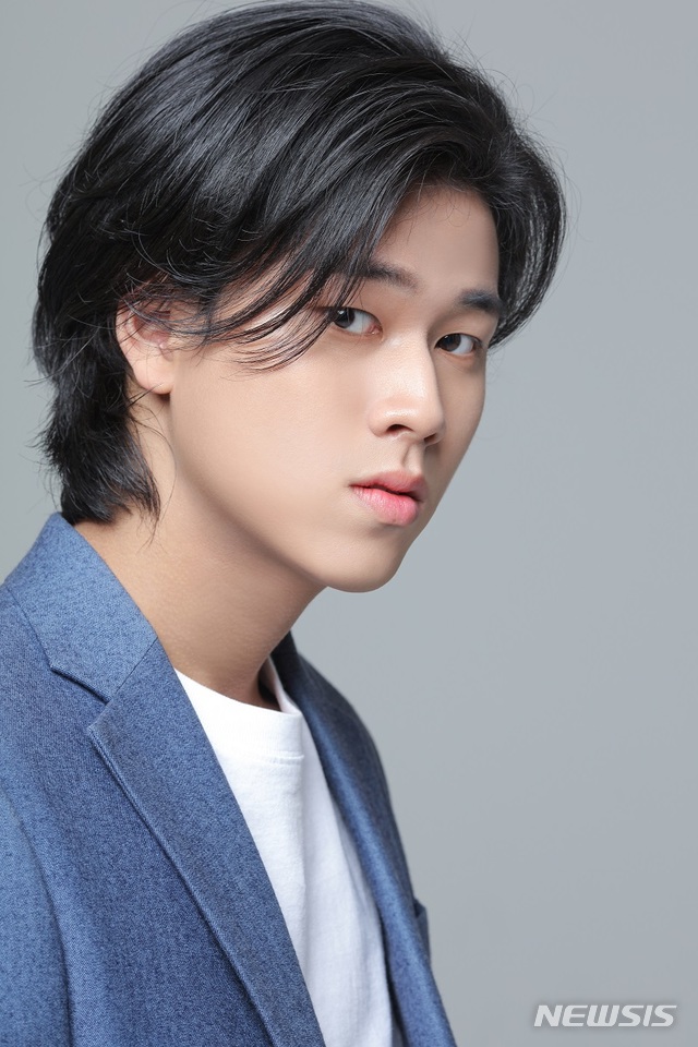 [서울=뉴시스]가수 이무진. (사진=쇼플레이 엔터테인먼트 제공) 2021.05.04. photo@newsis.com