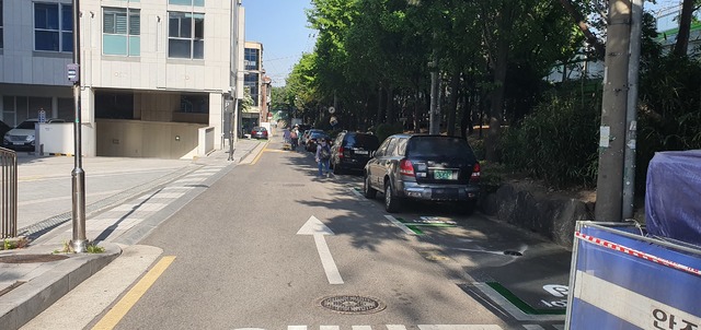 [서울=뉴시스] 서울 동작구 신대방 뚝방길 공유주차 구역. (사진=동작구 제공) 2021.05.04. photo@newsis.com  *재판매 및 DB 금지