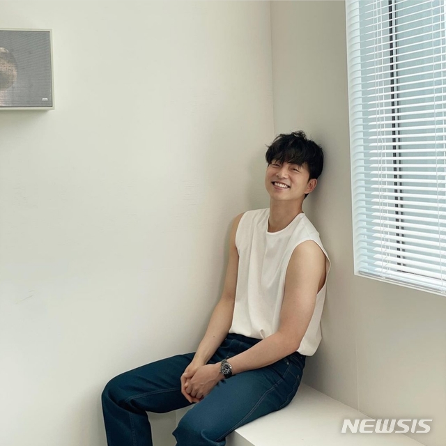 [서울=뉴시스] 배우 공유. 사진 = 매니지먼트숲 공식 인스타그램. 2021.5.04. photo@newsis.com