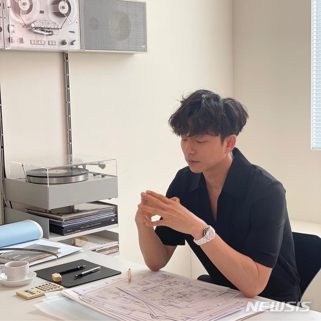 [서울=뉴시스] 배우 공유. 사진 = 매니지먼트숲 공식 인스타그램. 2021.5.04. photo@newsis.com