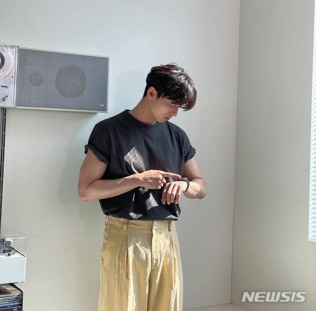 [서울=뉴시스] 배우 공유. 사진 = 매니지먼트숲 공식 인스타그램. 2021.5.04. photo@newsis.com