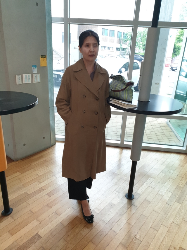 [서울=뉴시스]시인 최영미 (사진 = 본인 제공) 2021.5.4. photo@newsis.com