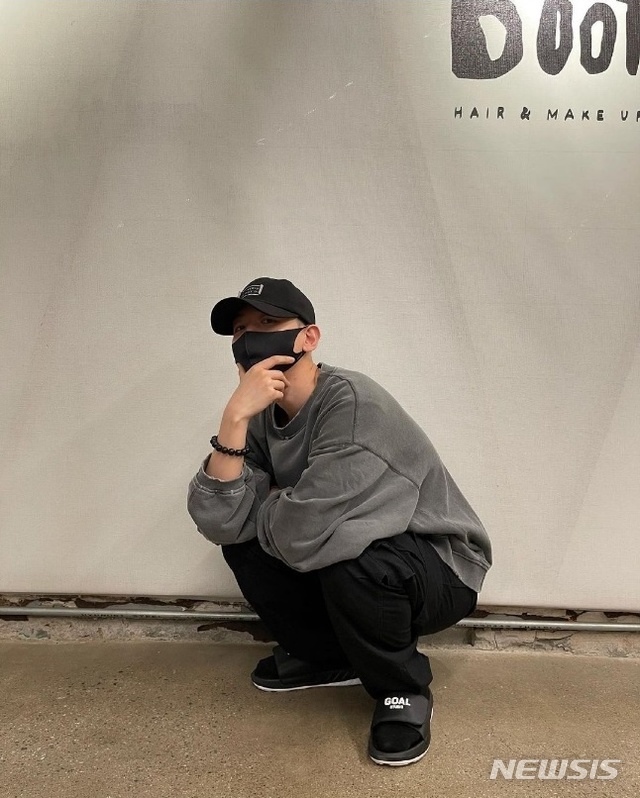 [서울=뉴시스]엑소 백현. (사진=백현 인스타그램 사진 캡처) 2021.05.06. photo@newsis.com