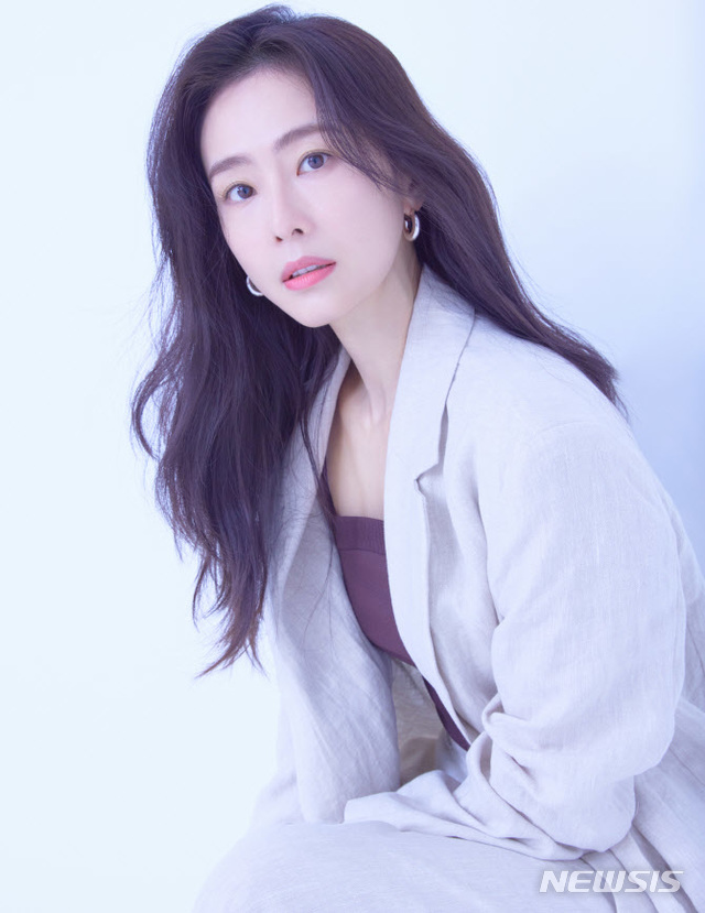 [서울=뉴시스] 배우 홍수현. 사진 = FN엔터테인먼트. 2021.5.06. photo@newsis.com