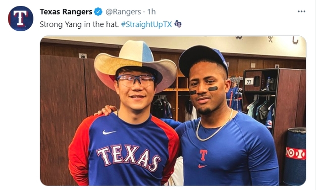 [서울=뉴시스] 카우보이 모자 쓴 양현종. (사진 = 텍사스 레인저스 구단 공식 트위터 캡처) *재판매 및 DB 금지
