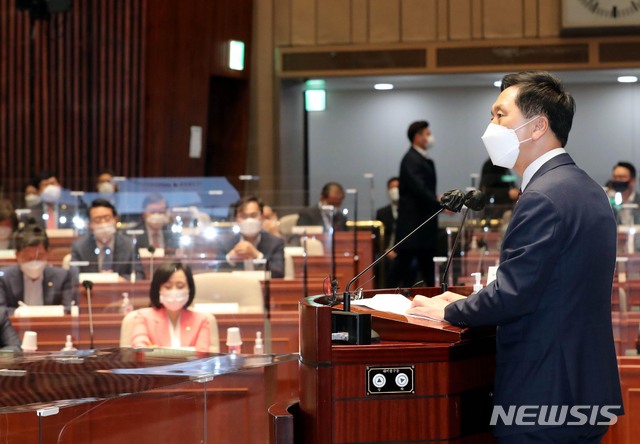 [서울=뉴시스]김진아 기자 = 김기현 국민의힘 당 대표 권한대행이 6일 오전 서울 여의도 국회에서 열린 국민의힘 긴급의원총회에 참석해 발언하고 있다. (공동취재사진) 2021.05.06. photo@newsis.com