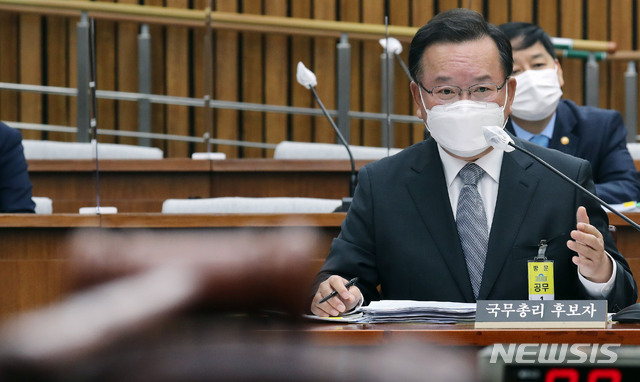 [서울=뉴시스]김진아 기자 = 김부겸 국무총리 후보자가 6일 오전 서울 여의도 국회에서 열린 인사청문회에서 질의에 답변하고 있다. (공동취재사진) 2021.05.06. photo@newsis.com