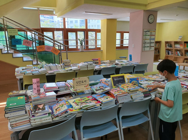 [안동=뉴시스] 도서관 활성화사업이 이뤄진 경산 성암초 학교도서관. (사진=경북교육청 제공) 2025.12.26. *재판매 및 DB 금지