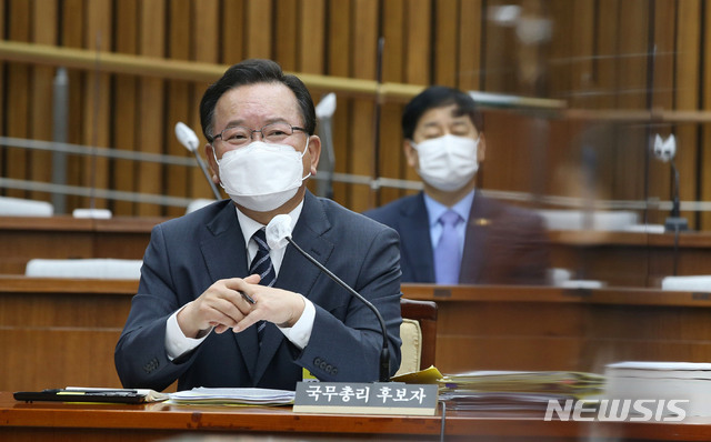 [서울=뉴시스]최동준 기자 = 김부겸 국무총리 후보자가 7일 서울 여의도 국회에서 열린 인사청문회에서 질의에 답변하고 있다. (공동취재사진) 2021.05.07. photo@newsis.com